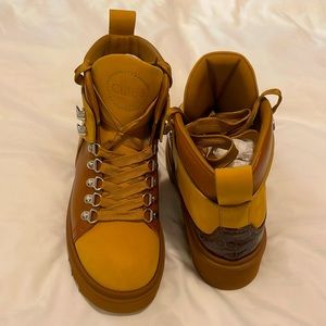 NWT Chloe Tan Ankle Boots size 37